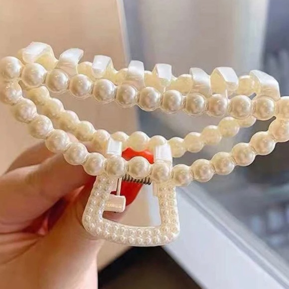 3 Piece Pearl Hair Claw Clip - Picture 3 of 4